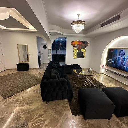Modern 1-Bedroom Apartment In Zamalek Visits Allowed Il Il Cairo Esterno foto