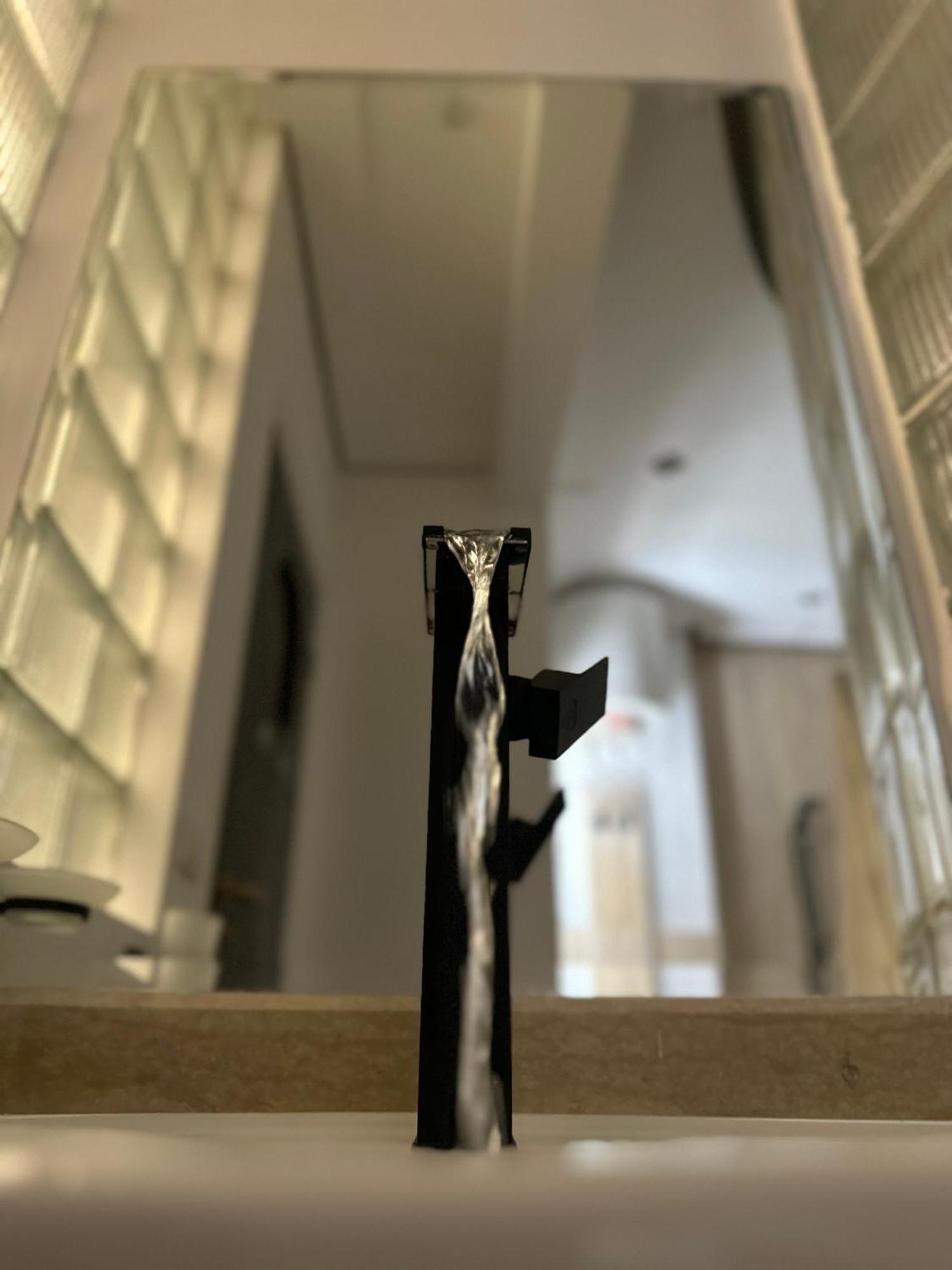 Modern 1-Bedroom Apartment In Zamalek Visits Allowed Il Il Cairo Esterno foto