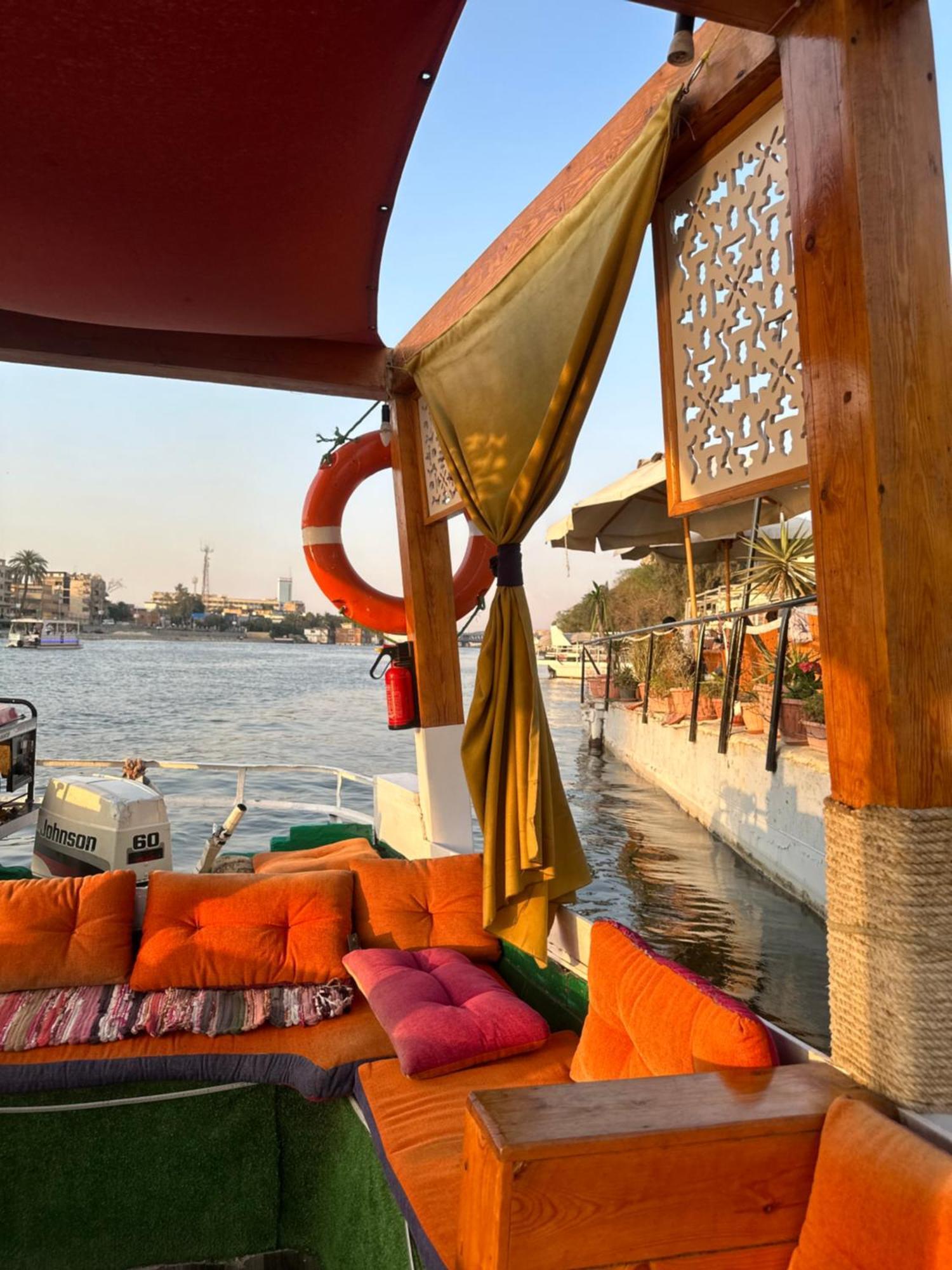 Modern 1-Bedroom Apartment In Zamalek Visits Allowed Il Il Cairo Esterno foto