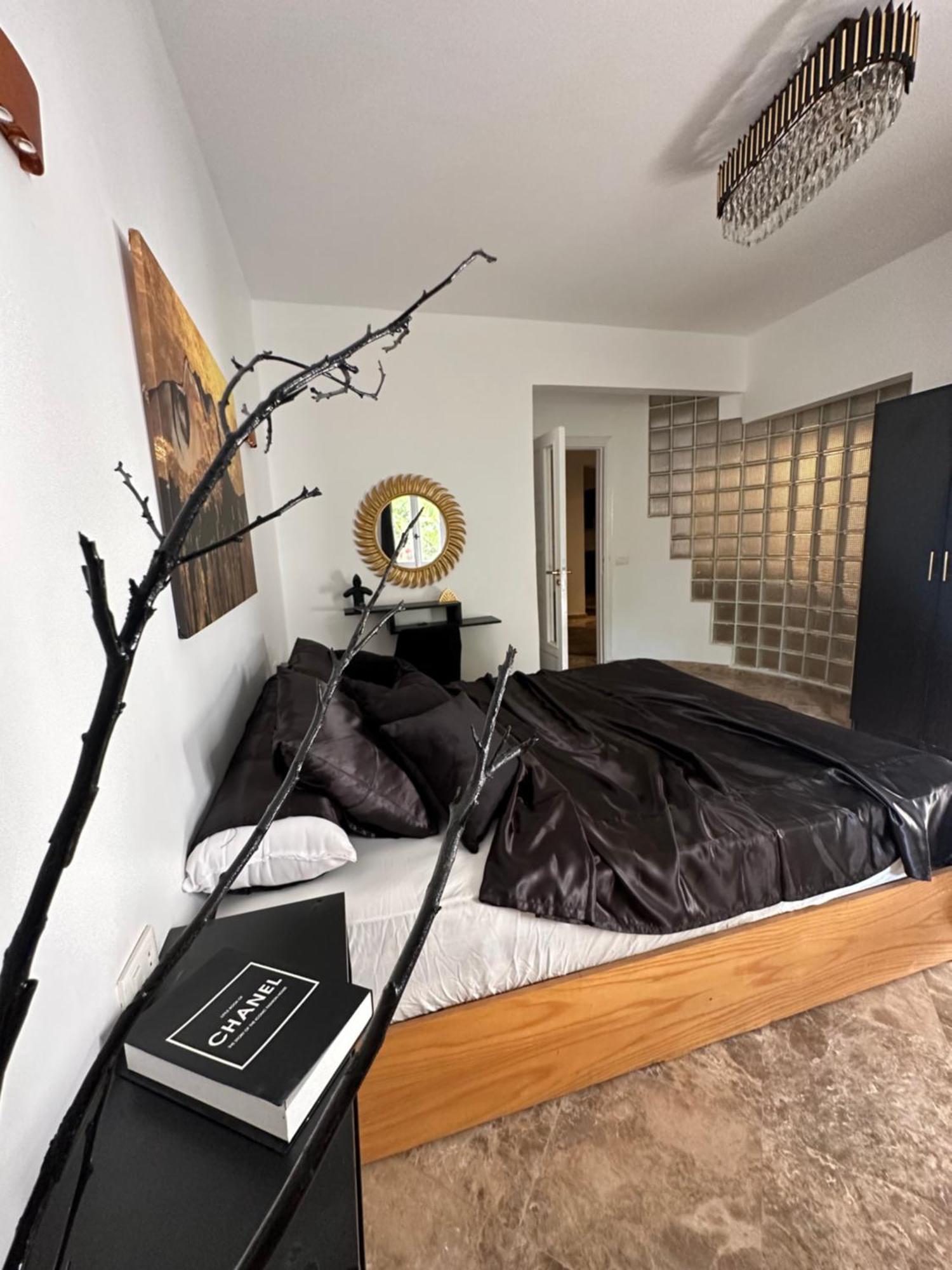 Modern 1-Bedroom Apartment In Zamalek Visits Allowed Il Il Cairo Esterno foto