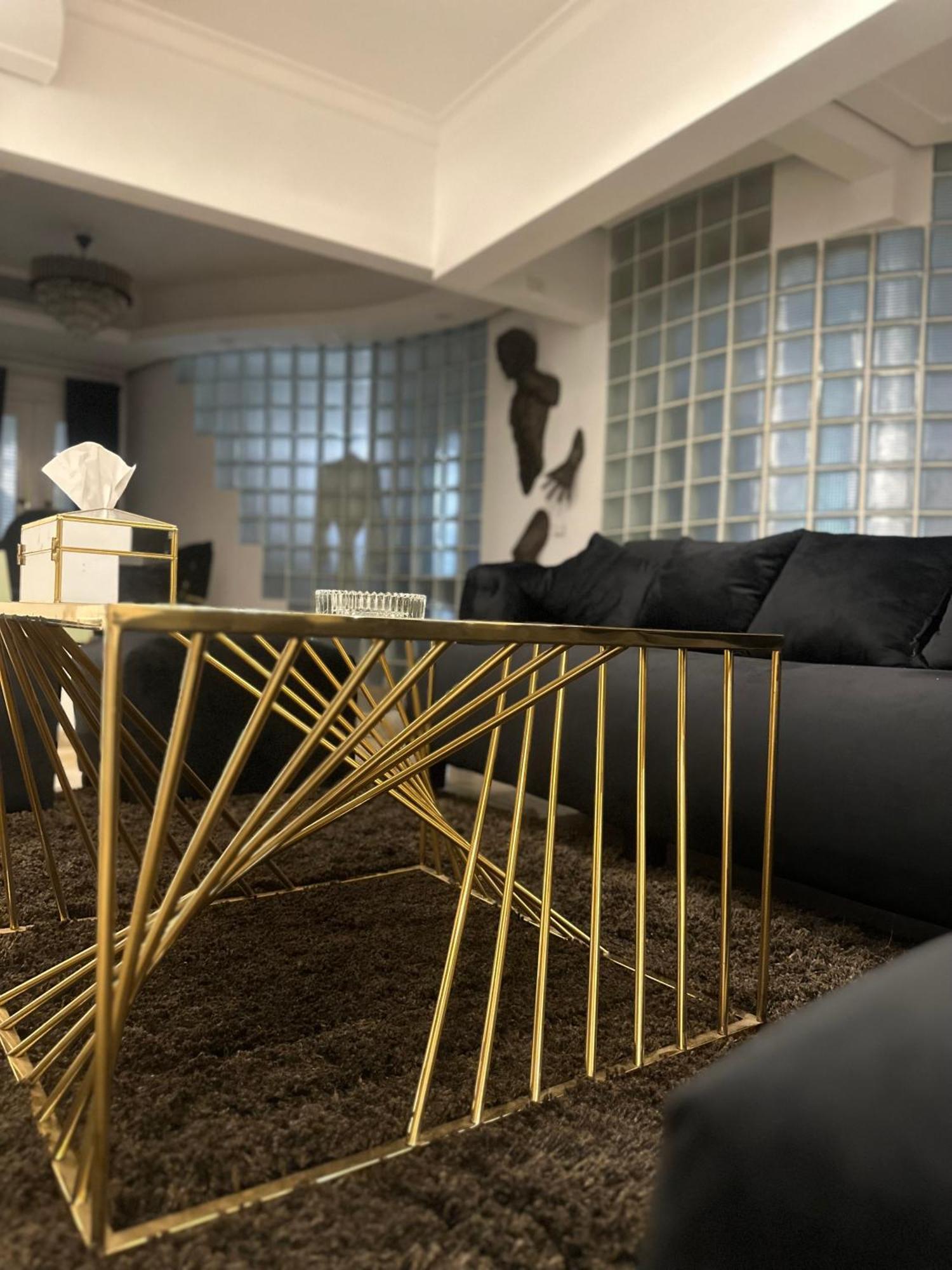 Modern 1-Bedroom Apartment In Zamalek Visits Allowed Il Il Cairo Esterno foto